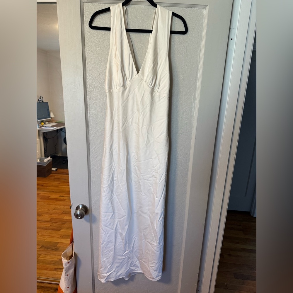 Abercrombie Plunge Women’s Cowl Back Maxi Dress White, Size M - Picture 4 of 4